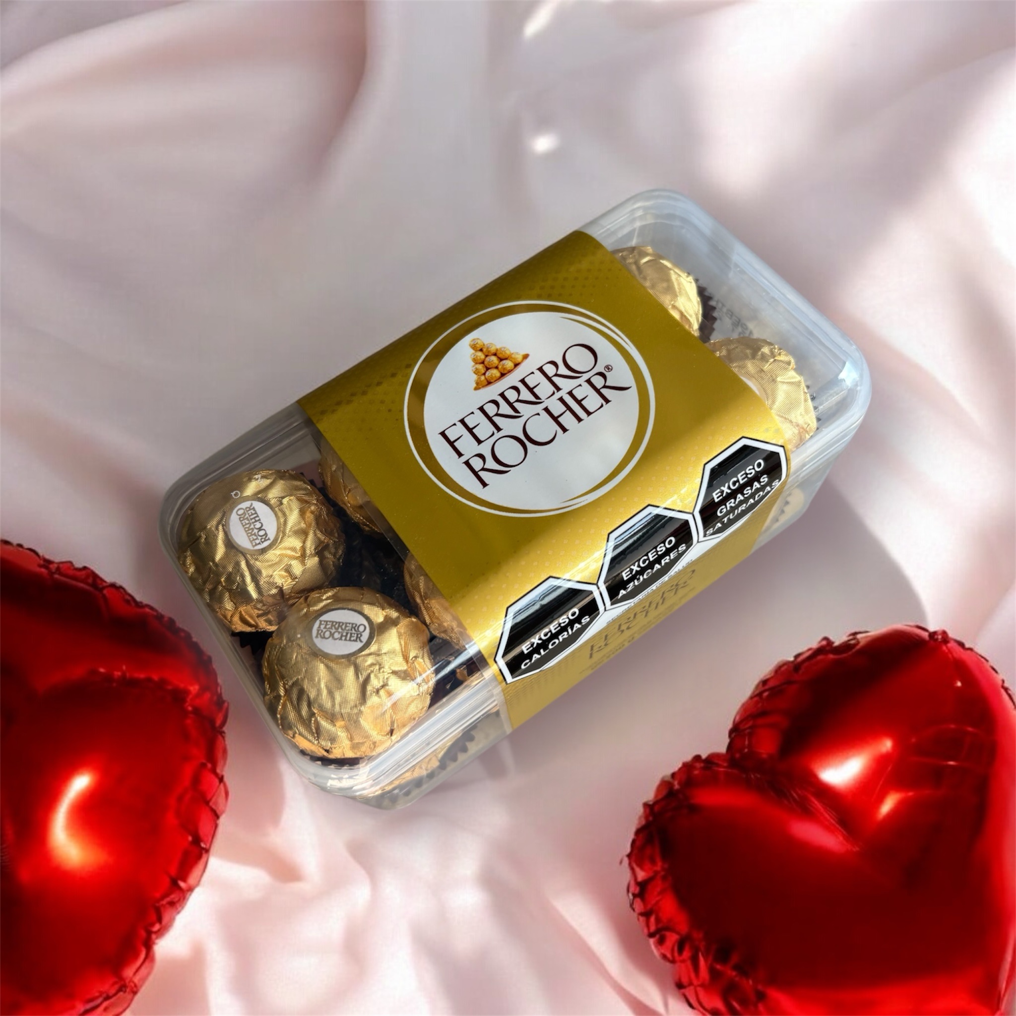 Caja de chocolates Ferrero Rocher con globos corazón
