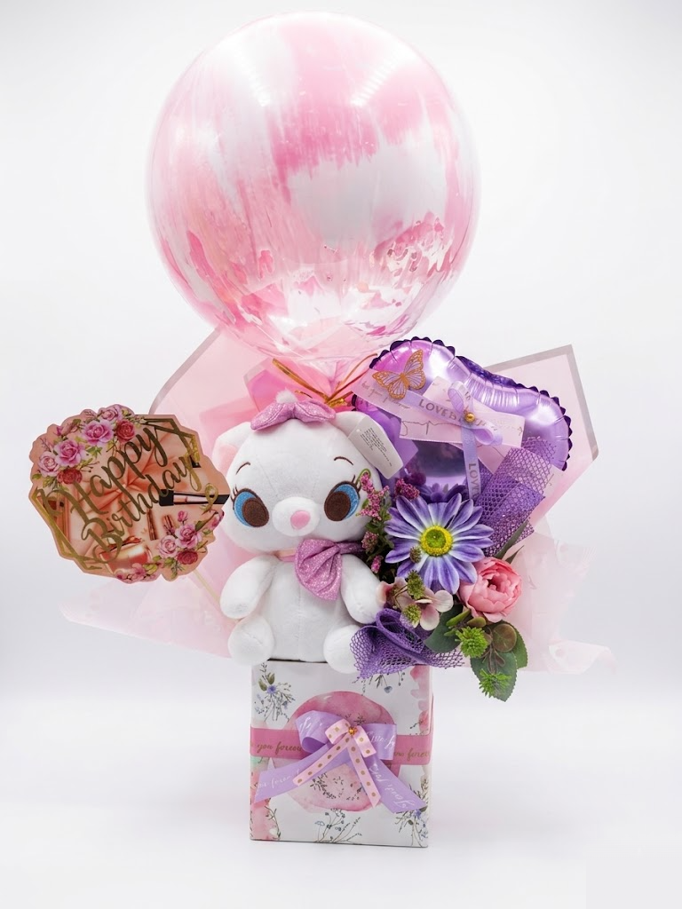 Adorno con gatito blanco y globo rosa
